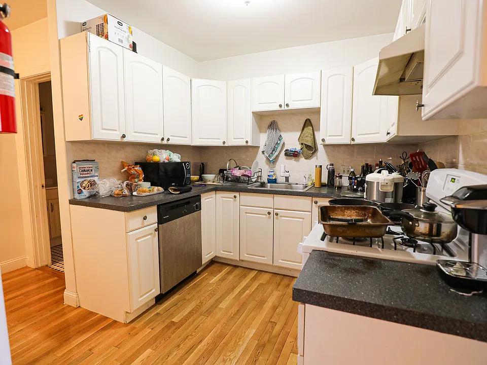 62 Egmont St #5