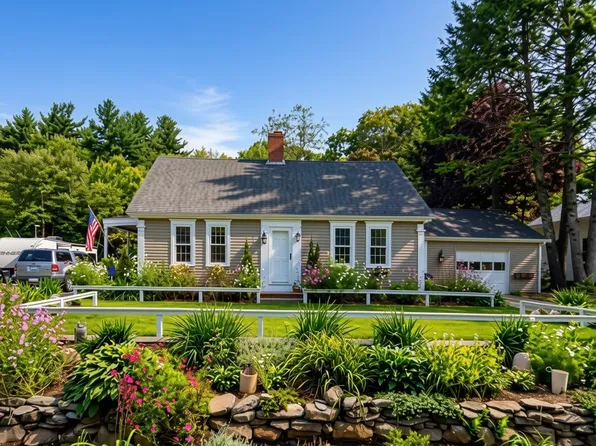 7 Amesbury Road, Newton, NH 03858