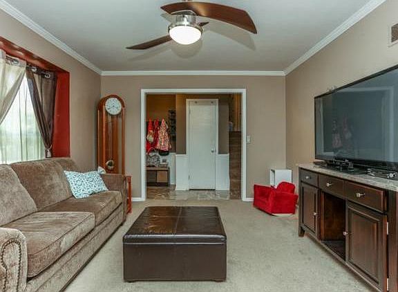5th image of 7521 W 98th St