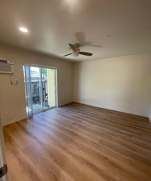 164 N Laurel St #2 — Photo 8