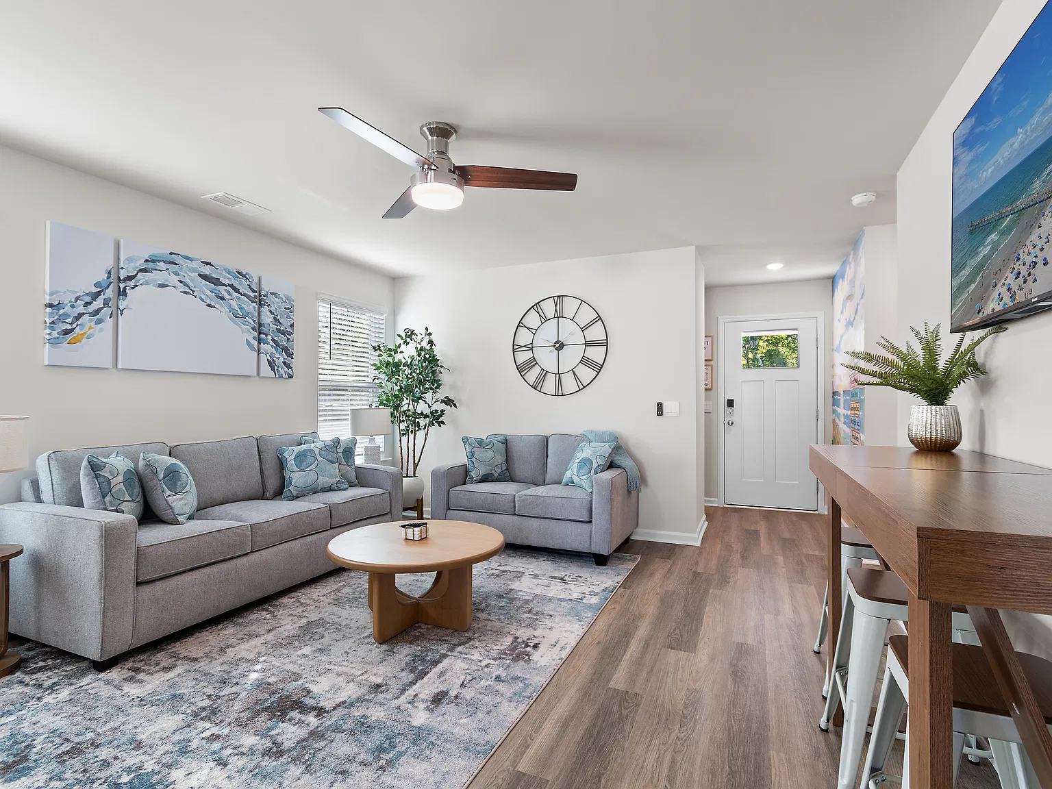 2 bed, 1045 sqft, $2,200 — Photo 4