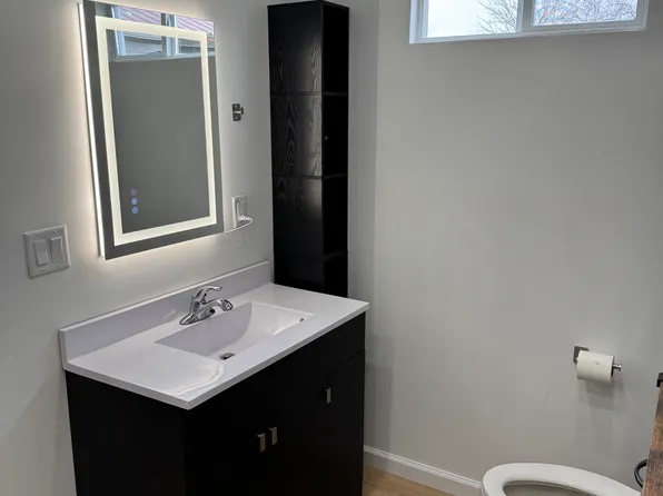 118 Hoffman St Unit 2, Saugatuck, MI 49453