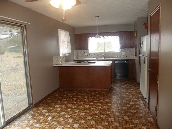 2nd image of 204 Verdant Ln
