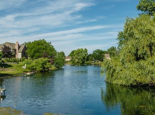 6046 N Pointe Dr, Racine, WI 53402