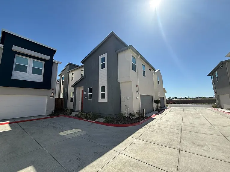 1114 Bengal Loop — Photo 2