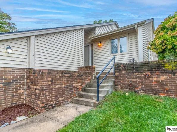 840 S 112th Plz, Omaha, NE 68154