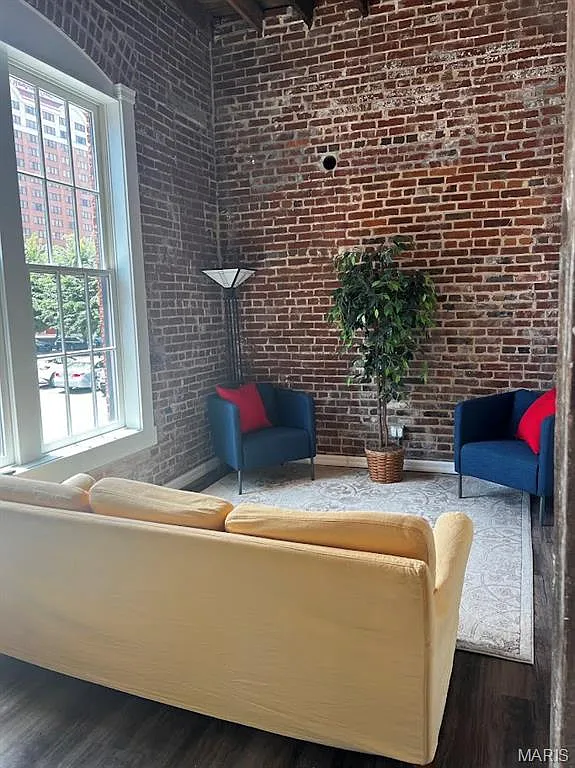 212 Morgan St — Photo 3
