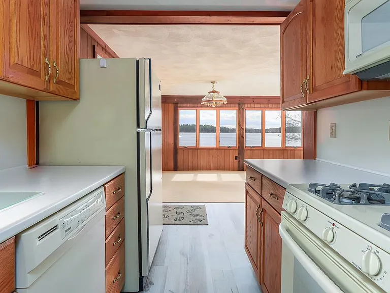 7 Howards Grv — Photo 16