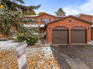 12 Robinson Cres, Whitby, ON L1N6W5