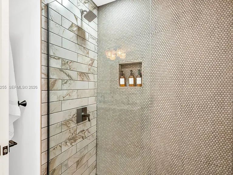 5250 NE 15th Ave — Photo 29
