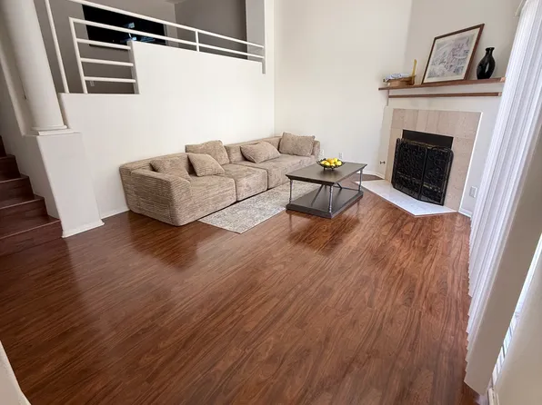 4341 Freedom Dr Unit B, Calabasas, CA 91302