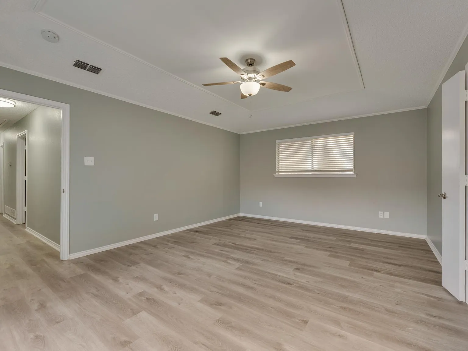 4 bed, 2642 sqft, $2,599 — Photo 4