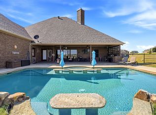 6104 High Meadows Dr, Krum, TX 76249