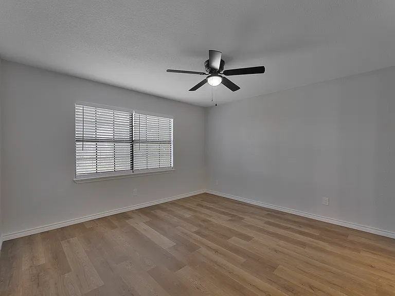 6800 Elliot Ct — Photo 17