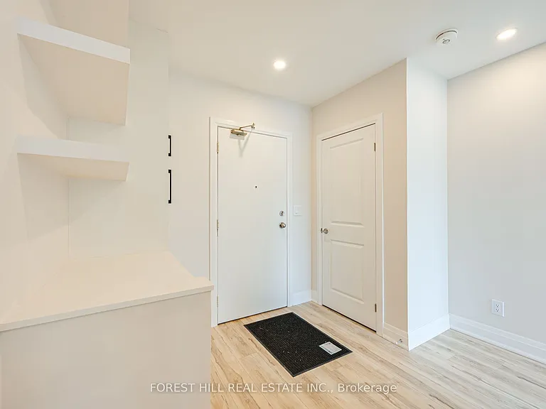 7725 Yonge St #2 — Photo 2