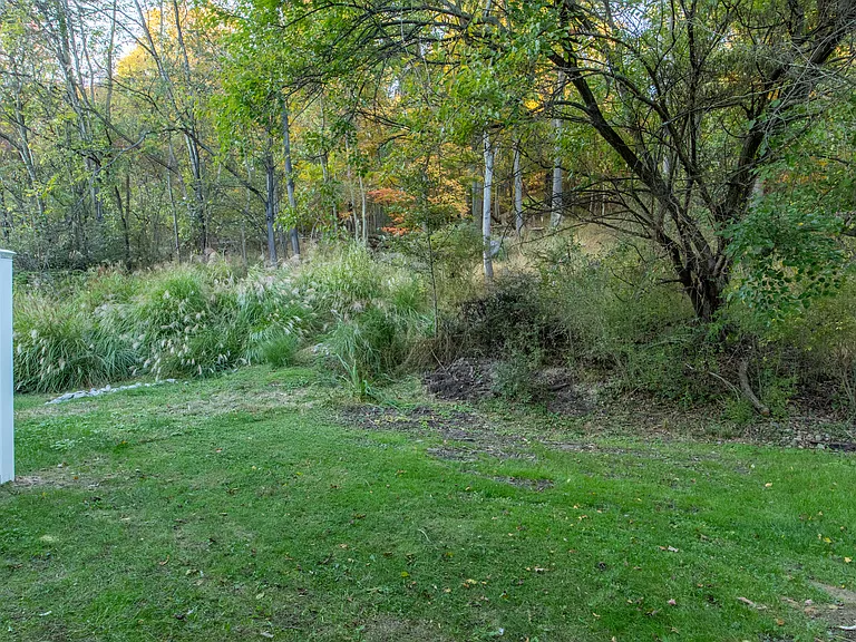 111 Commons Dr — Photo 27