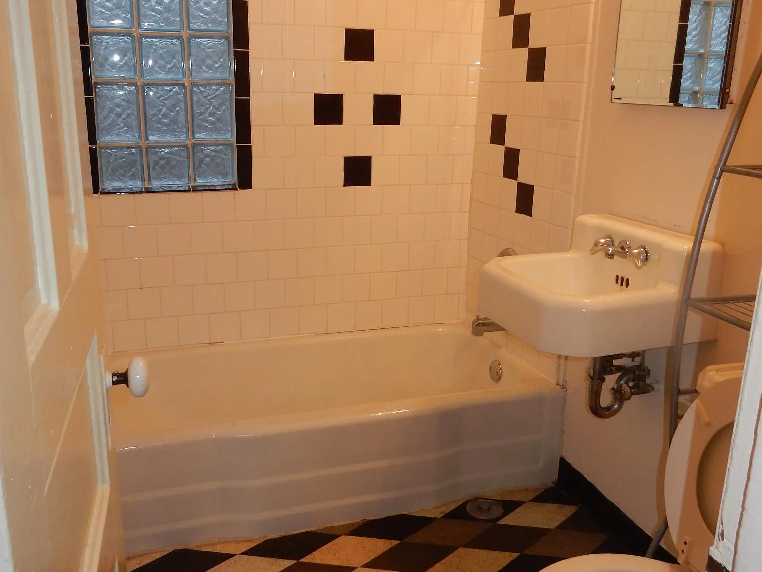 1 bed, 600 sqft, $895 — Photo 4