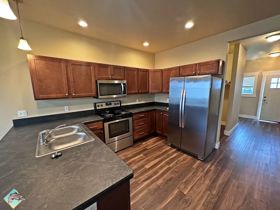2 bed, 1.5 bath, 1200 sqft, $1,645 — Photo 2