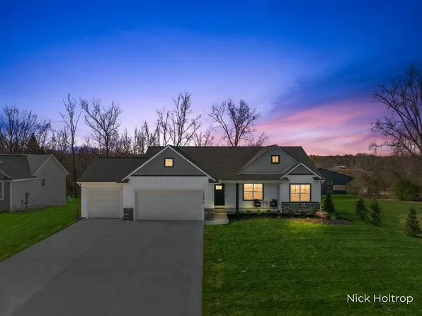 1496 Rosewood St, Jenison, MI 49428