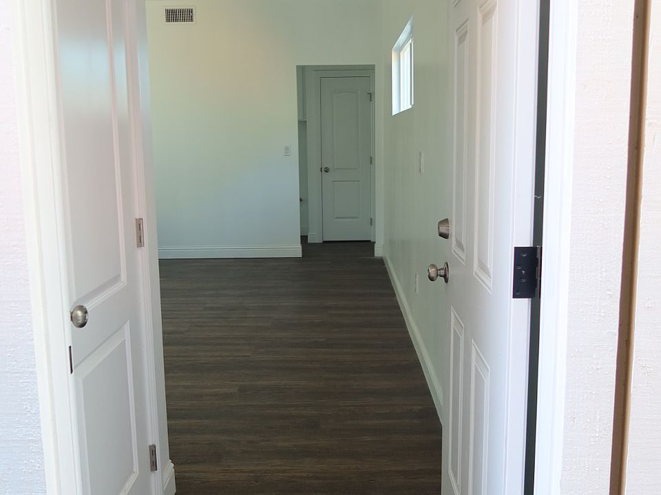 FRONT DOOR ENTRY WAY