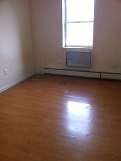 3rd image of 797 Fairmount Pl APT 3A
