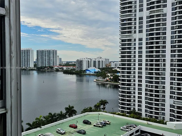 3600 Mystic Pointe Dr #1607 — Photo 22