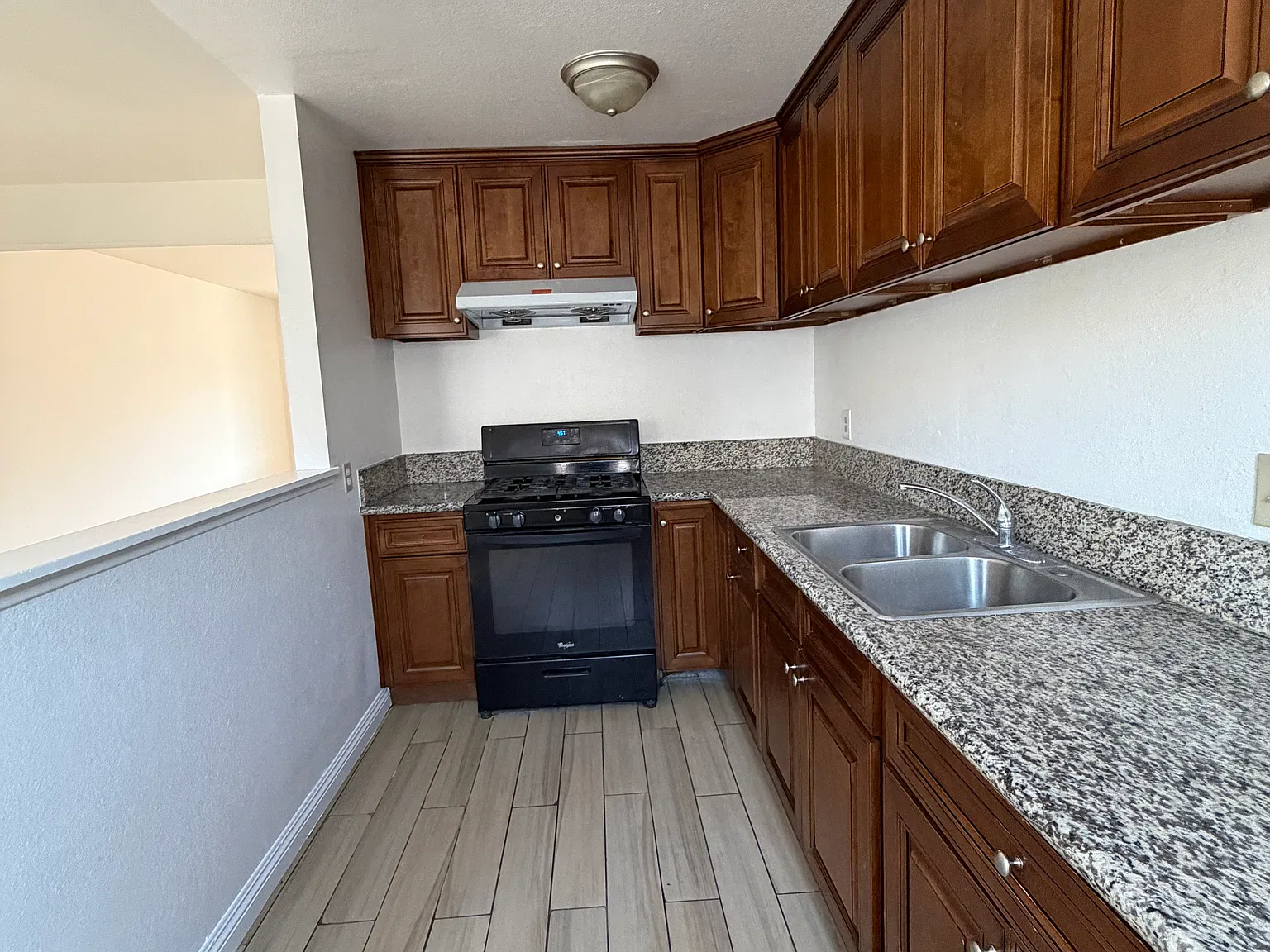 2 bed, 875 sqft, $1,995 — Photo 2
