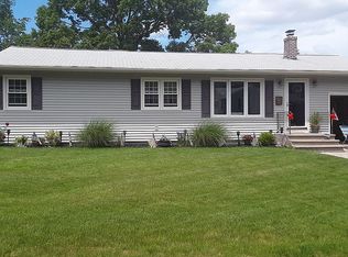 43 Gillooly Dr, Warwick, RI 02888