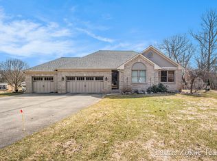 8520 S Lakeside Dr, Newaygo, MI 49337