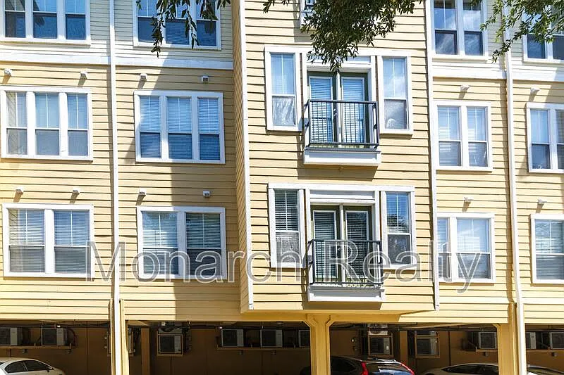1185 SW 9th Rd — Photo 3