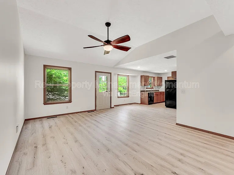 3251 W Scott St — Photo 4