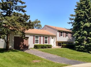 1414 Amherst Dr, Schaumburg, IL 60194