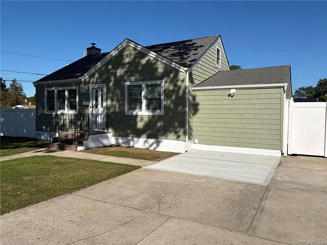 5 bed, 2.0 bath, 1112 sqft, $4,150 — Photo 2