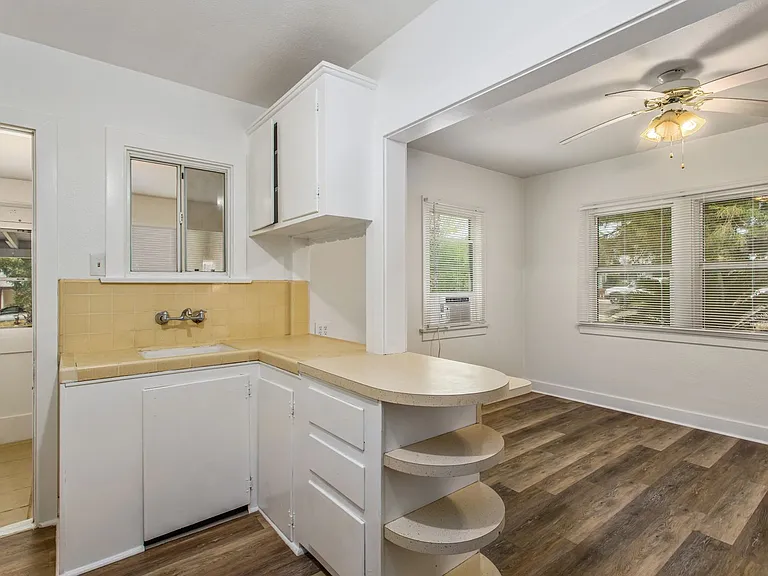 1359 Jasper Ave #1 — Photo 33