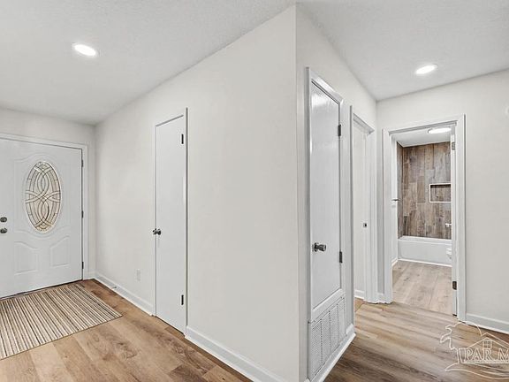 5th image of 4703 Santa Rosa Dr