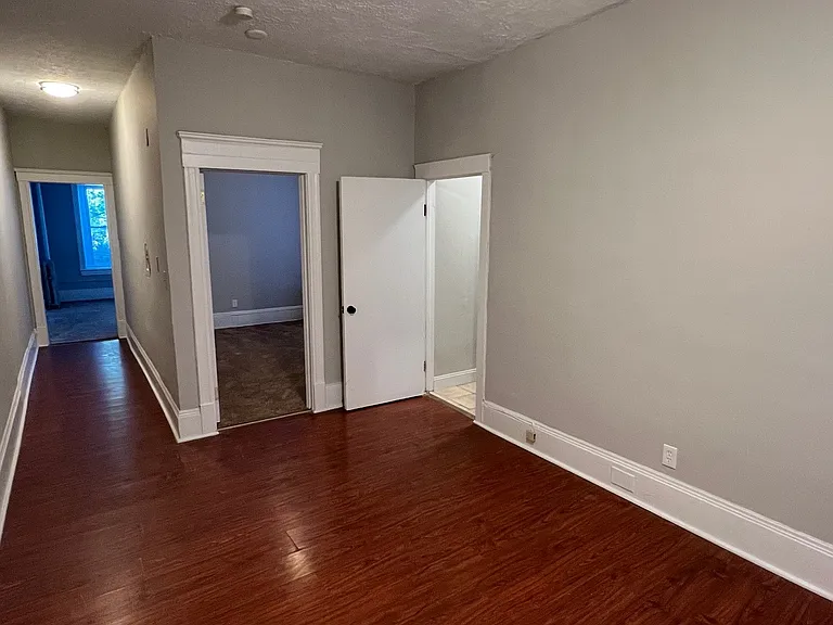 Chelsea Manor — Photo 33
