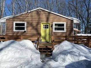 29 Holland Rd, Hawley, PA 18428