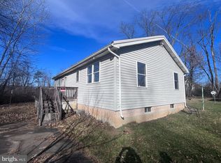 32 Woodward St, Mill Hall, PA 17751