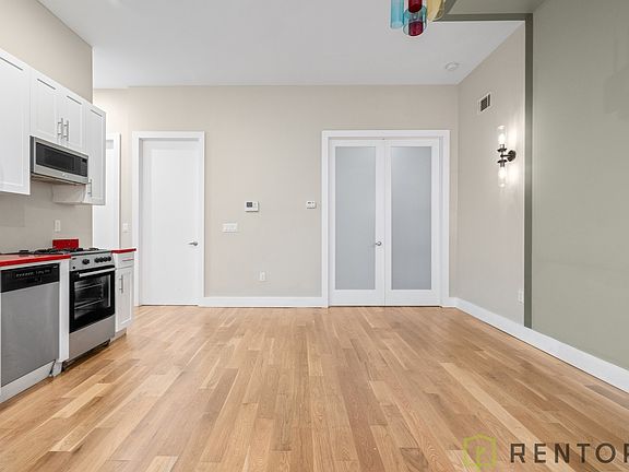 4th image of 250 Melrose St APT 1B