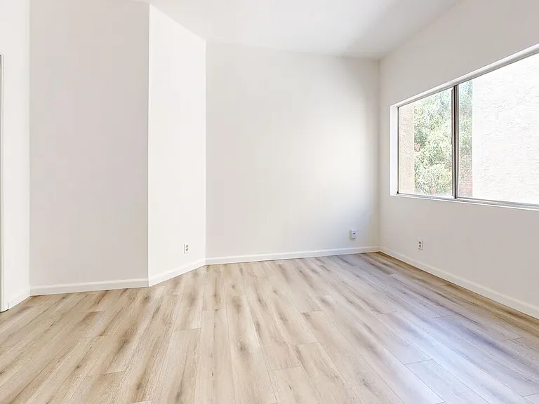 5135 Zelzah Ave #100 — Photo 19