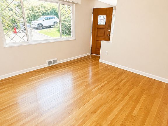 2nd image of 10135 Pearl Rd
