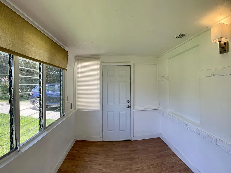 2567 Columbus St — Photo 14