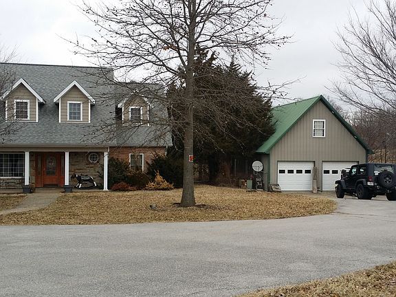 Garage to right is detached