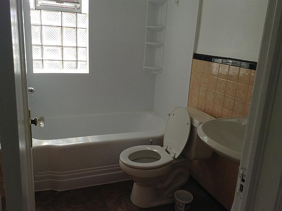 4th image of 5900 Kenilworth St