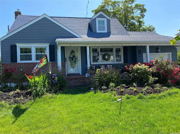 851 Brent Drive, Wantagh, NY 11793