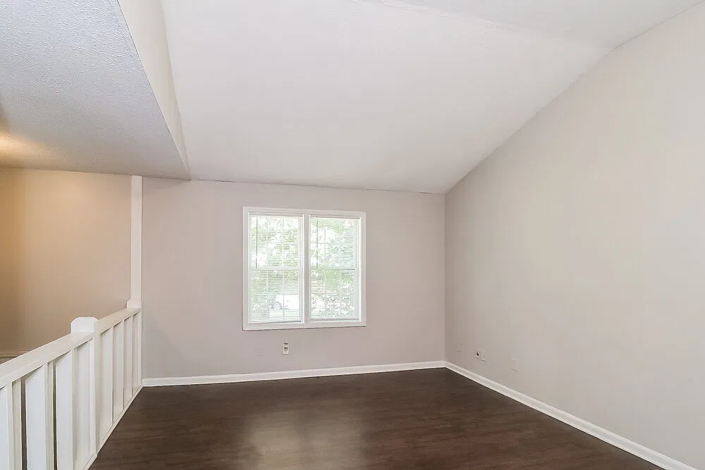 3 bed, 2.0 bath, 1716 sqft, $2,325 — Photo 3