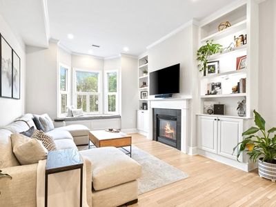 356 Bunker Hill St #2, Charlestown, MA, 02129