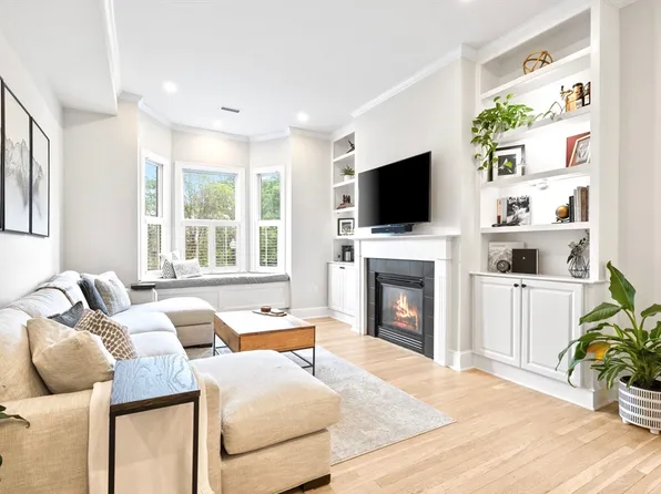 356 Bunker Hill St #2, Charlestown, MA 02129