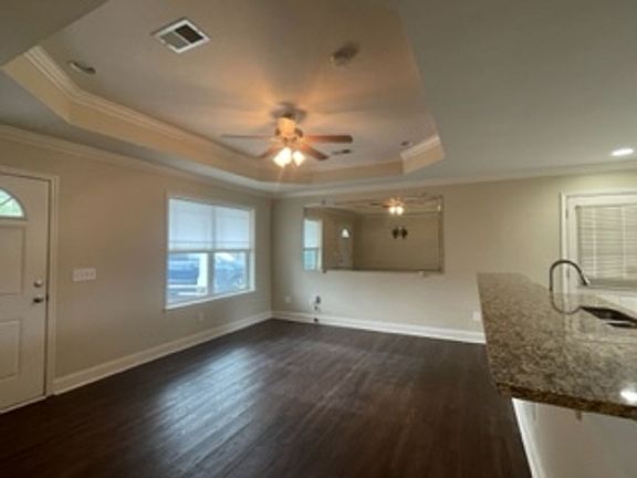 4th image of 821 Bristol Ct