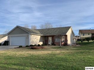 1623 Country Meadows Dr, Sevierville, TN 37862